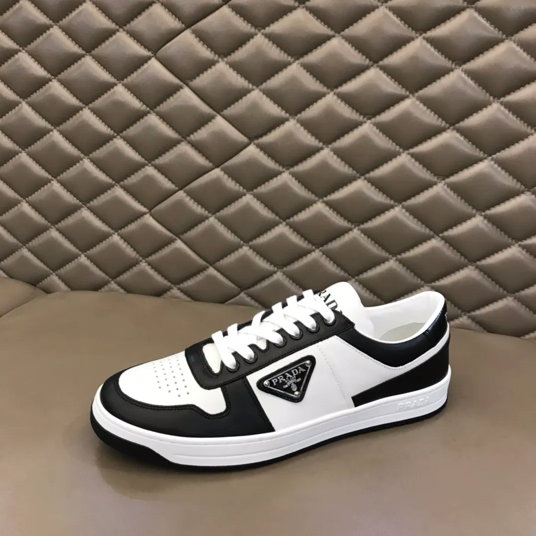 P380 Yuan 38-45 Prada Prada’s new men’s leather sports shoes, the highest version on the market, any comparison is welcome🆚! The original leather has excellent texture and is super high-end! Fetal sheep net lining imported from Italy, removable pad! Luxurious materials and fine workmanship, highly recommended!